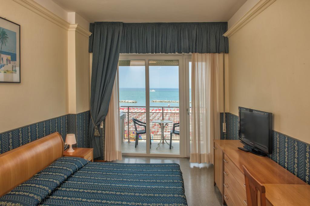 Hotel Napoleon Cattolica Exterior photo
